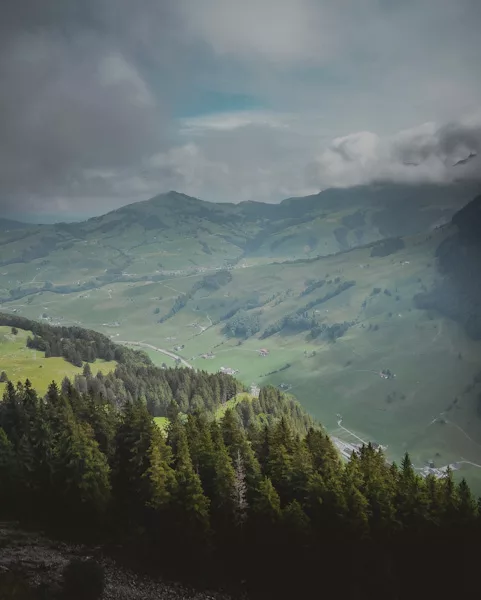 Randonnée courte et facile à Ebenalp dans le canton d'Appenzell massif de l'Alpstein en Suisse. Itinéraire, photos et recommandations de randonnées.