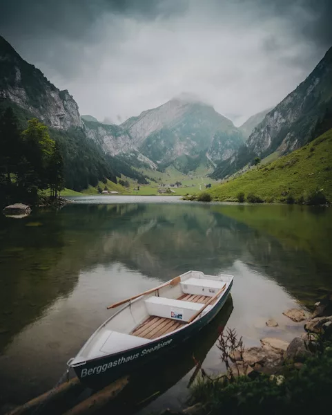 Randonnée facile à Seealpsee dans le massif de l'Alpstein canton d'Appenzell en Suisse. Itinéraire, photos et recommandations.