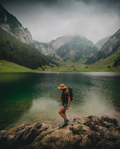 Randonnée à Seealpsee dans le canton d'Appenzell en Suisse. Découverte du massif de l'Alpstein. Itinéraire, topo, photos et recommandations pour randonner en Suisse.