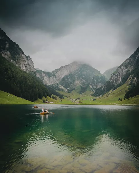 Randonnée facile à Seealpsee dans le massif de l'Alpstein canton d'Appenzell en Suisse. Itinéraire, photos et recommandations.