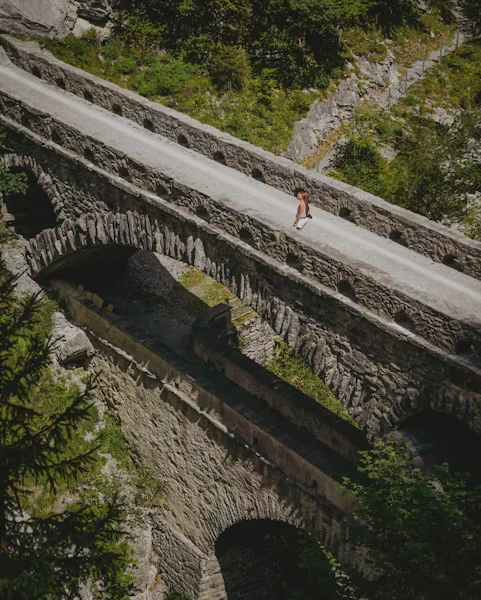 Randonnée au Pantenbrücke à Linthal dans le canton de Glaris en Suisse.