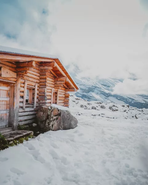 Randonnée au lac d'Oeschinensee le plus beau lac de Suisse dans les alpes bernoises (canton de Berne) en Suisse. Itinéraire, topo, photos et recommandations pour randonner et voyager en Suisse.