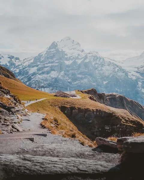 Randonnée à Bachalpsee dans le canton de berne en Suisse à Grindelwald. Itinéraire, conseils et recommandations pour voyager et randonnée en Suisse.