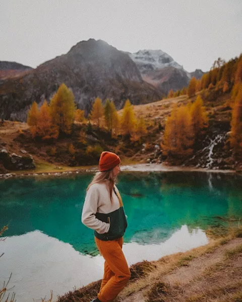 Randonnée au lac bleu d'Arolla dans le Val d'Herens Valais en Suisse. Conseil, itinéraire, photos et recommandations pour randonner et voyager en automne en Suisse.