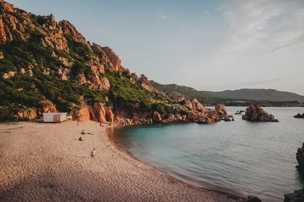 Randonnée à Costa Paradiso en Sardaigne en Italie. Costa paradiso le meilleur endroit en Sardaigne pour admirer le coucher du soleil. Itinéraire, recommandations, photos et conseils pour voyager et randonnée en Sardaigne en Italie.