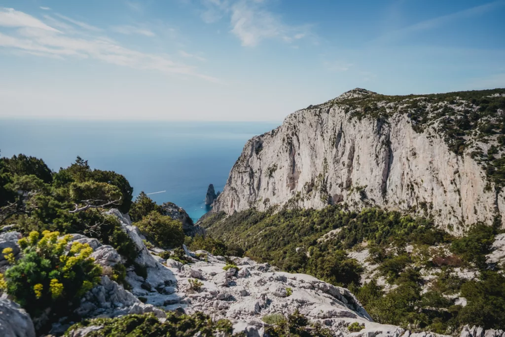 Parc national du golfe d’Orosei et du Gennargentu, magnifique vue sur la mer et les falaises.