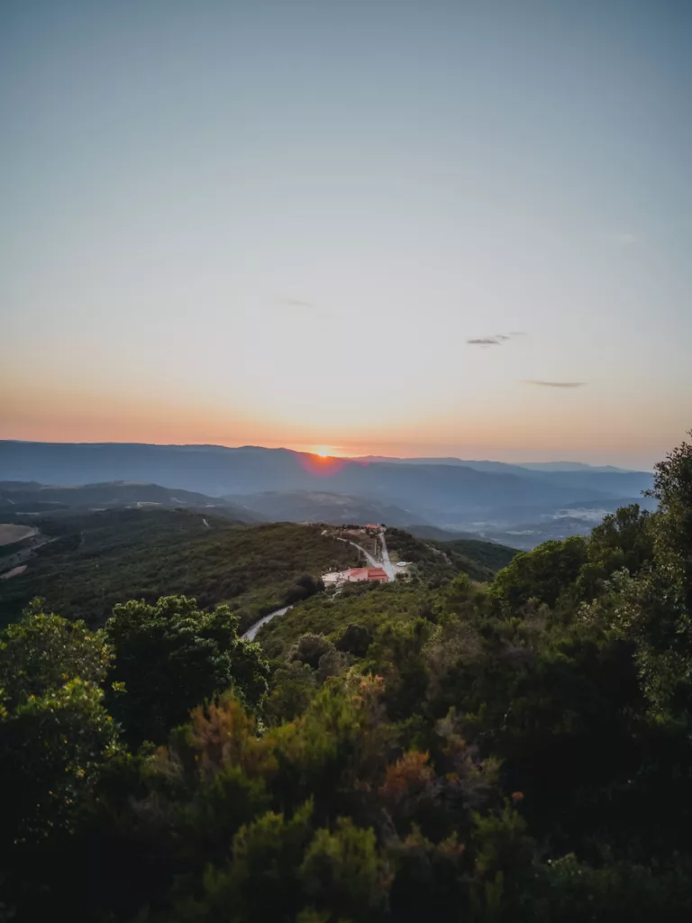 Coucher de soleil au Monte Albo en Sardaigne.