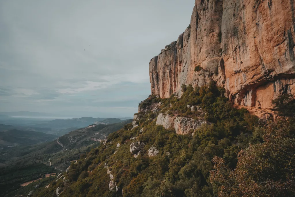Randonnée dans la province de Tarragone en Catalogne en Espagne : Grau dels Barrots : randonnée sur les vires de montsant