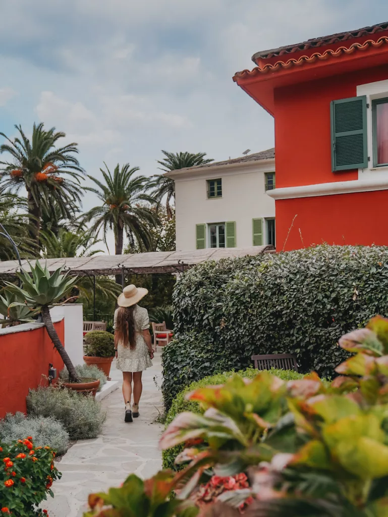 Hôtel demeure Castel Brando, magnifique hôtel quatre étoiles en Haute-Corse dans le Cap Corse proche de Bastia. Maison d'Américain en Corse, meilleures adresses hôtel et restaurant en Corse prêt de Bastia.