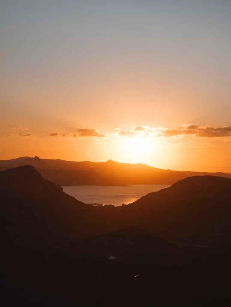 Coucher de soleil depuis le ccol de Teghime proche de Bastia dans le nord de la Corse.