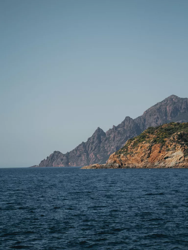 Vue sur le golfe de Porto en Corse depuis la grande voie de l'Ambata di Melu.