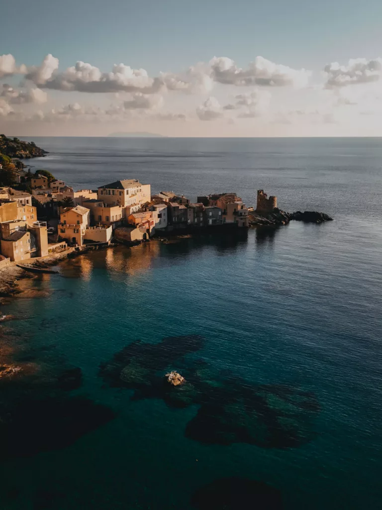 Erbalunga, village de pêcheur dans le Cap Corse, visite de la Haute-Corse, guide complet des plus beaux villages en Corse.