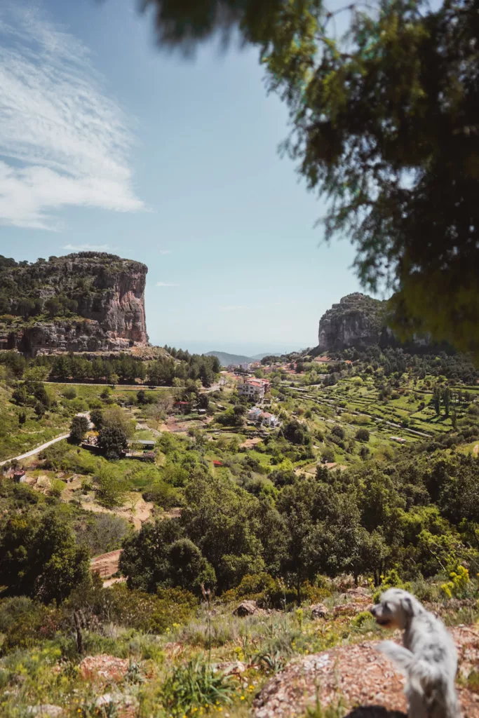 Vue sur la vallée d'Ulassai en Sardaigne depuis la falaise d'escalade de Lecorci.