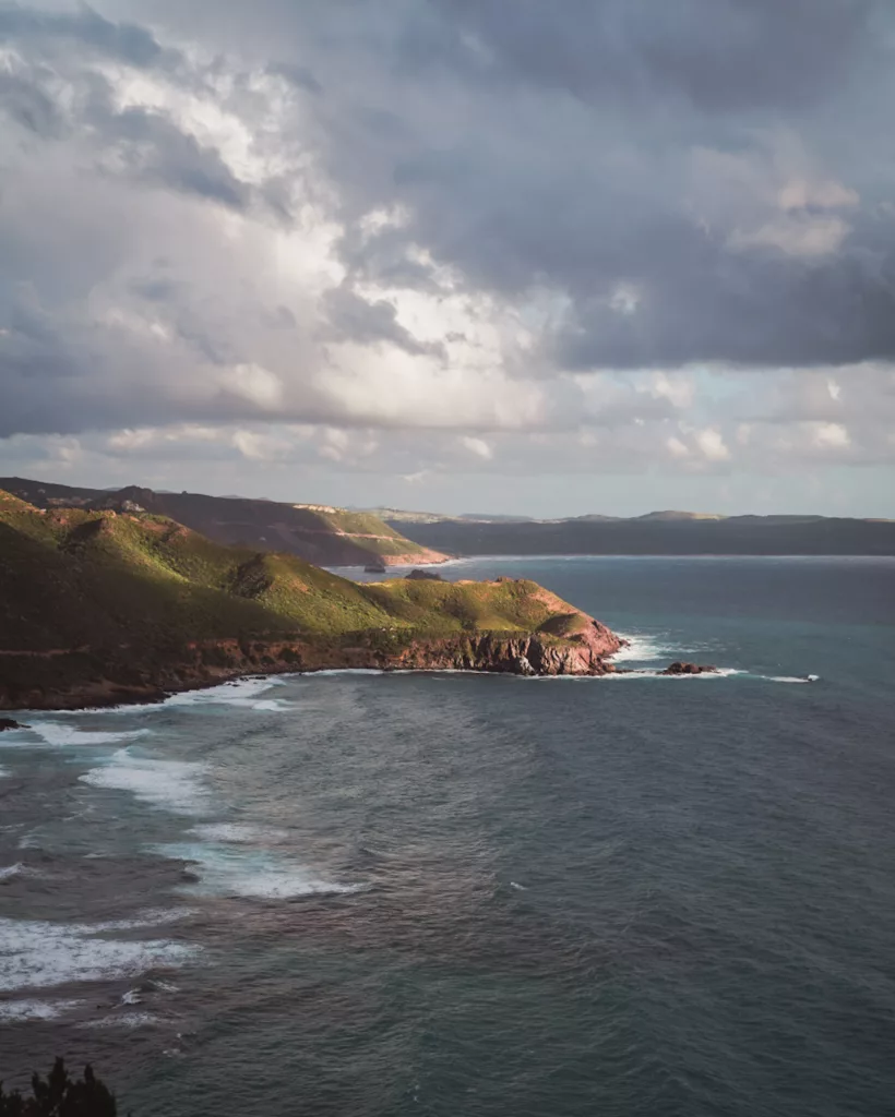 Vue depuis la falaise d'escalade Castello dell'ride à porto Flavia (Masua) en Sardaigne.