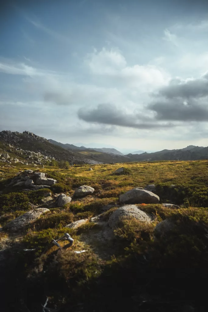 Le vaste plateau sauvage du Coscione (Cuscionu)en Corse, randonnée dans le sud du de Corse.