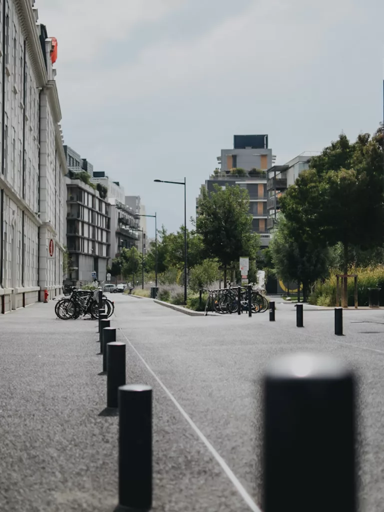 La ville de Grenoble, quartier de la caserne de Bonne, se déplacer en vélo à Grenoble.