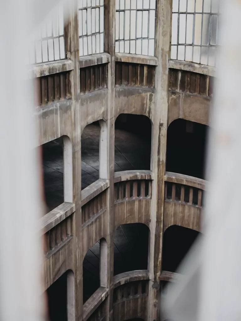 Garage hélicoïdal de Grenoble, curiosité architecturale de la ville de Grenoble en Isère. Recommandations pour visiter Grenoble.