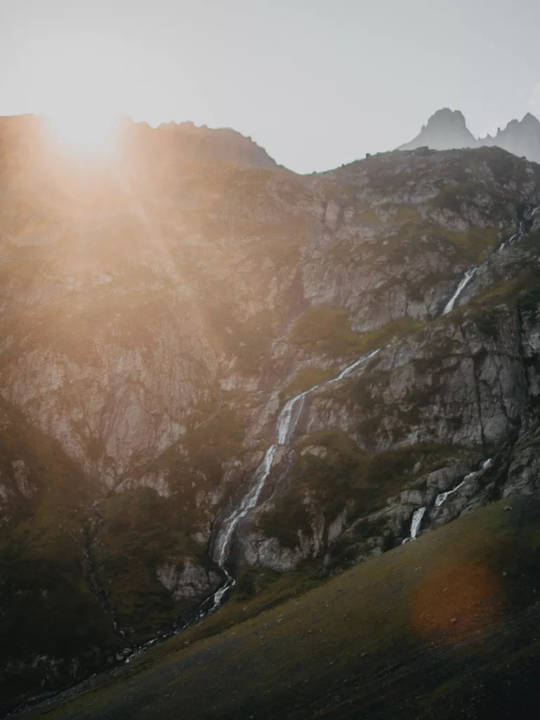 Cascades du boulon dans le massif de belledonne, en randonnée