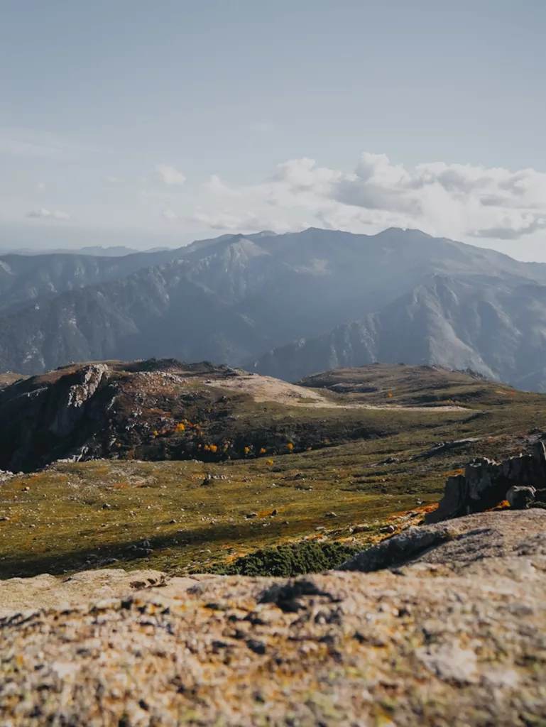 Vue sur les montagnes su sud de la corse sur le GR20.