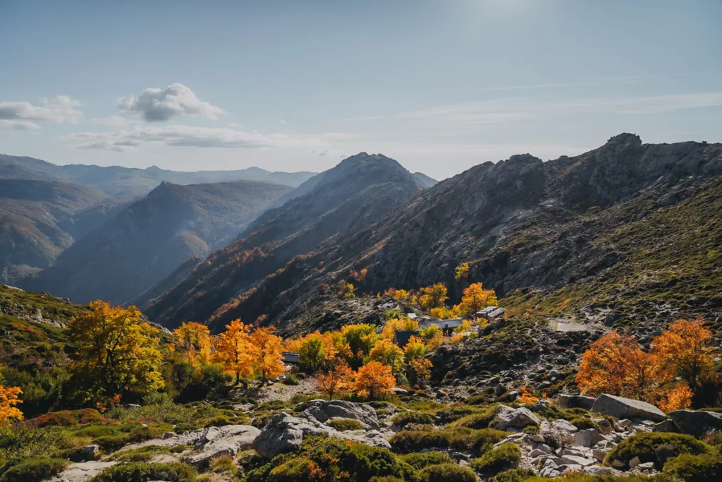 Refuge d'Usciolu sur le Gr20 partie Sud en automne en Corse.