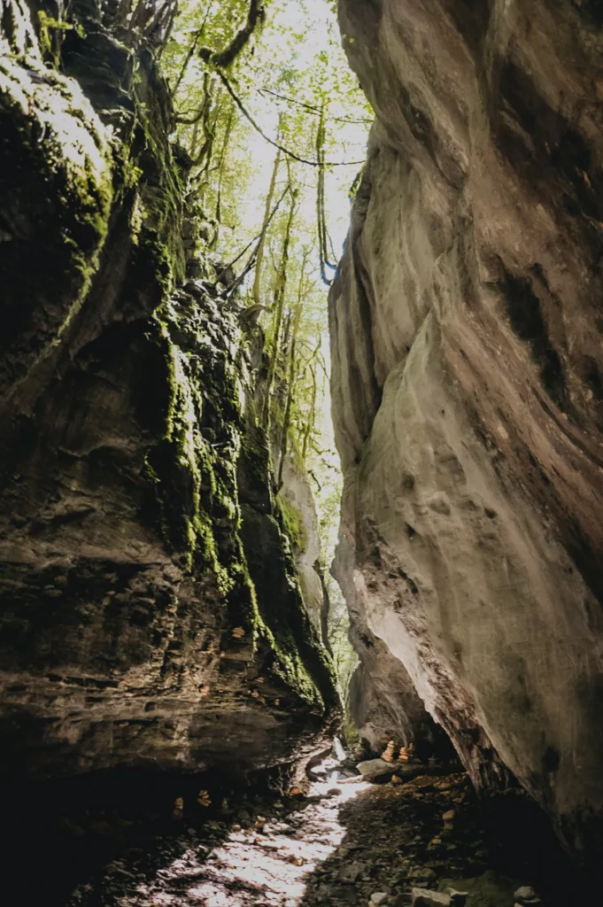 Randonnée dans le canyon des Gueulards dans le Drôme dans les gorges d'Omblèze.