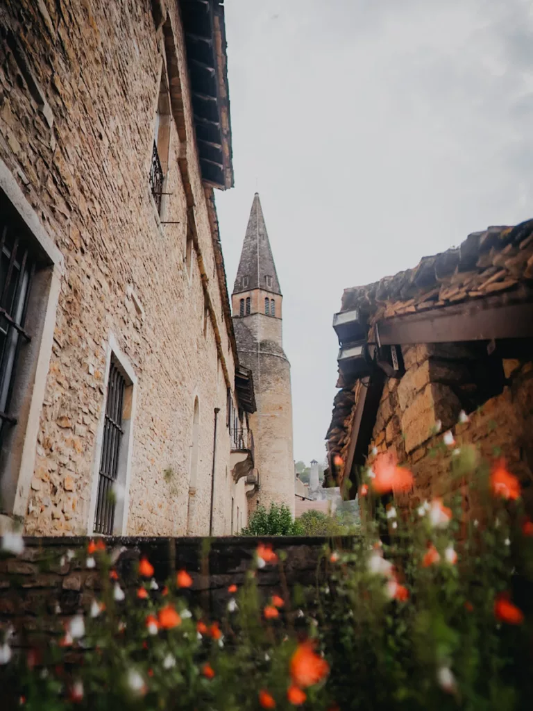 Eglise Saint-Jean Baptiste à Crémieu, village médiéval en Isère.