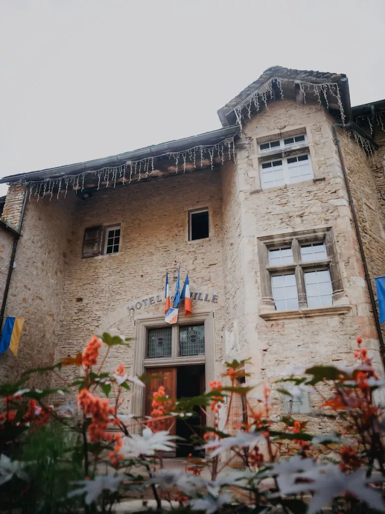 Crémieu, citée médiévale en Isère. Hôtel de Ville, couvent des Augustins.