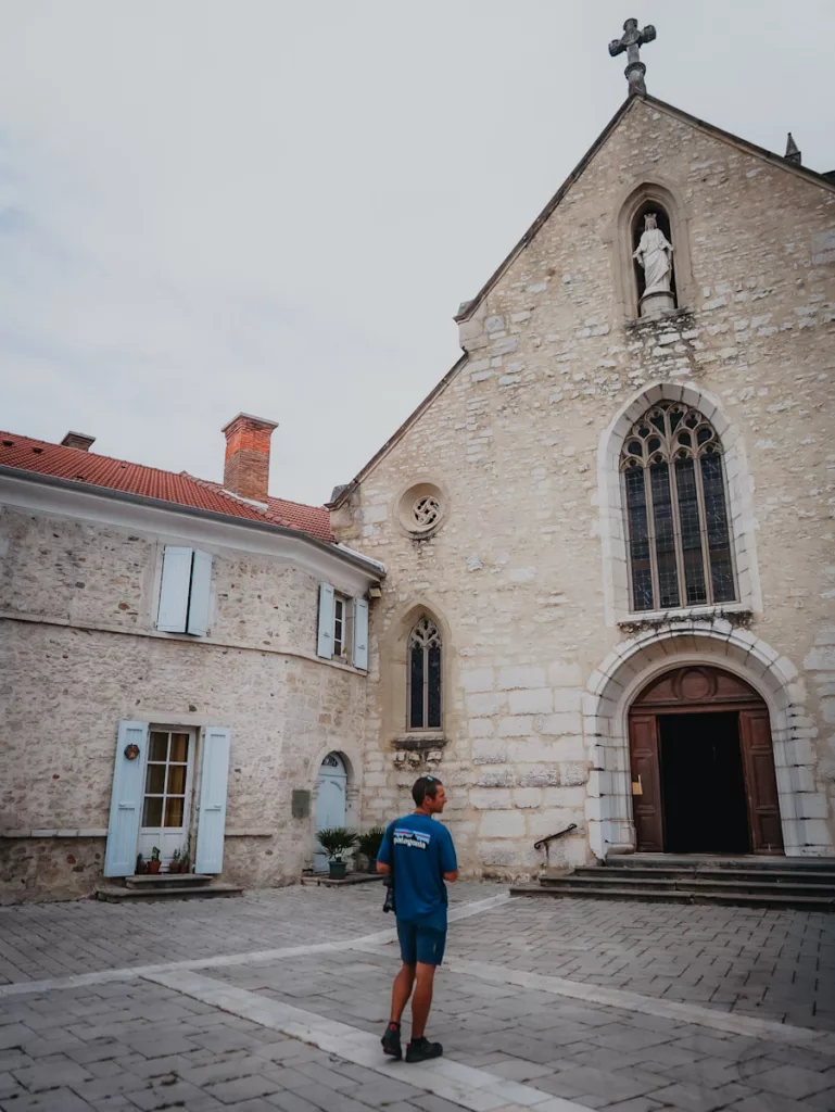 Morestel la cite des peintres, visite de villages médiévaux en Isère. Eglise Saint Symphorien.