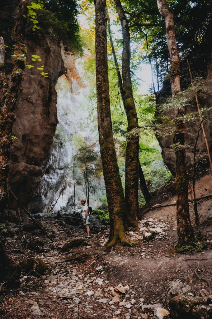 Randonnée dans le canyon des Gueulards dans le Drôme dans les gorges d'Omblèze.