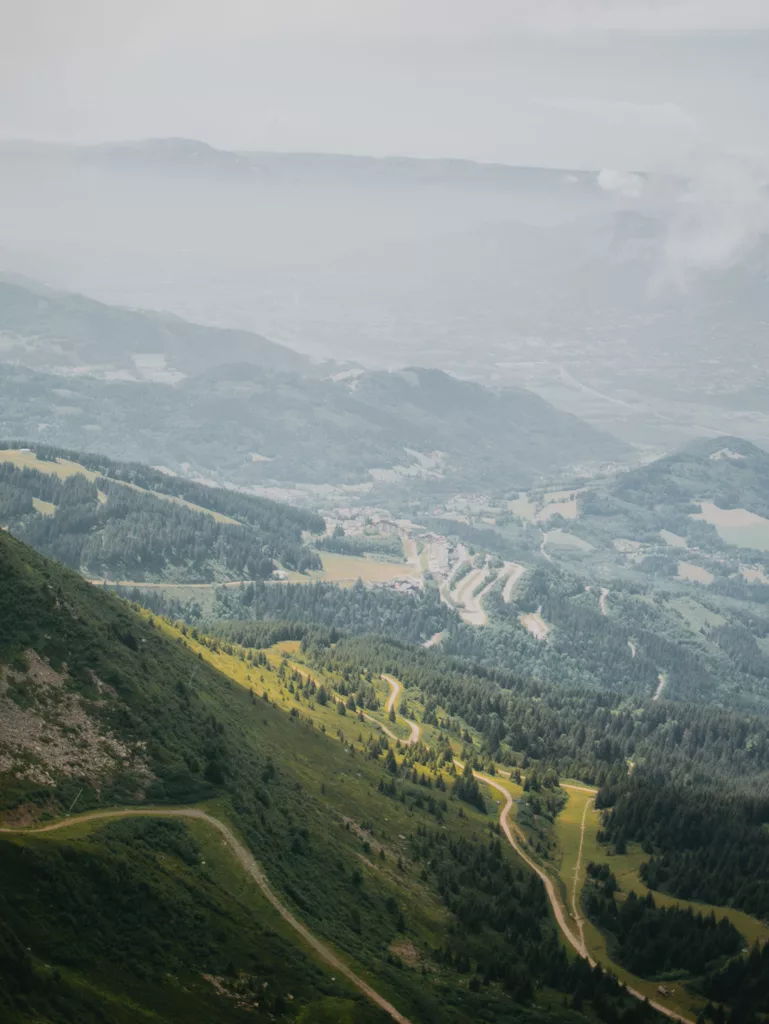 Vue sur la station de Prapoutel au 7 Laux, station de ski en été en Isère proche de Grenoble et Chambéry.