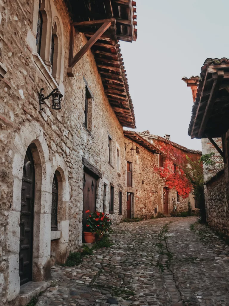 Cirée médiévale de Pérouges dans l'Ain, proche de Lyon.