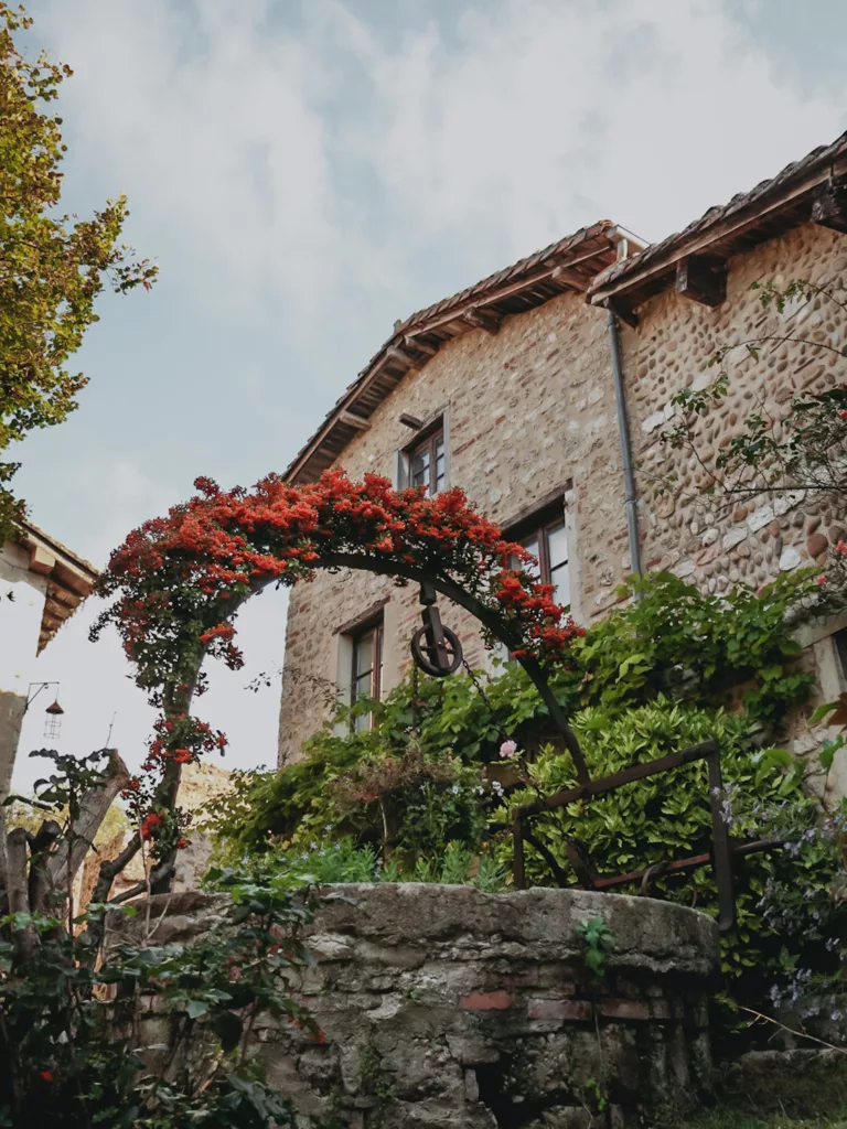 Cirée médiévale de Pérouges dans l'Ain, proche de Lyon.