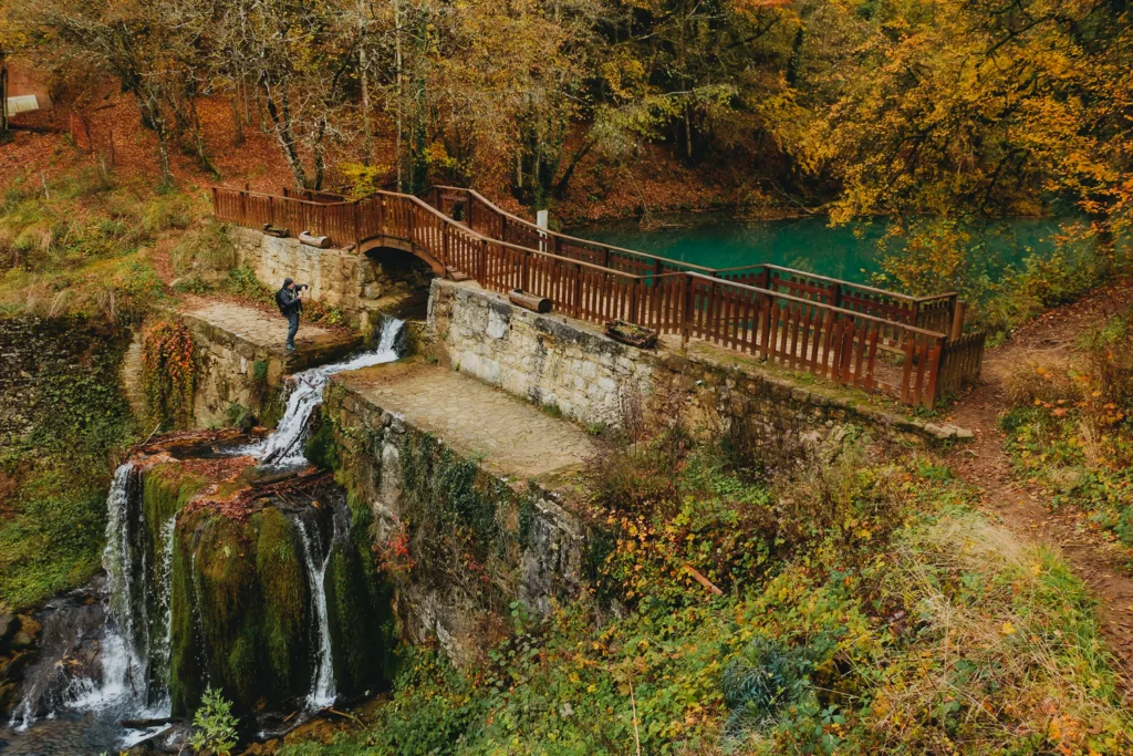Lac bleu Ambérieu en Bugey randonnée dans l'Ain.