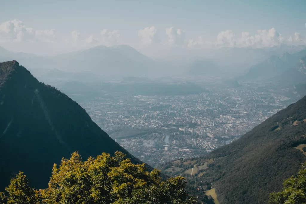 Vue vers grenoble depuis la randonnée de l'écoutoux.