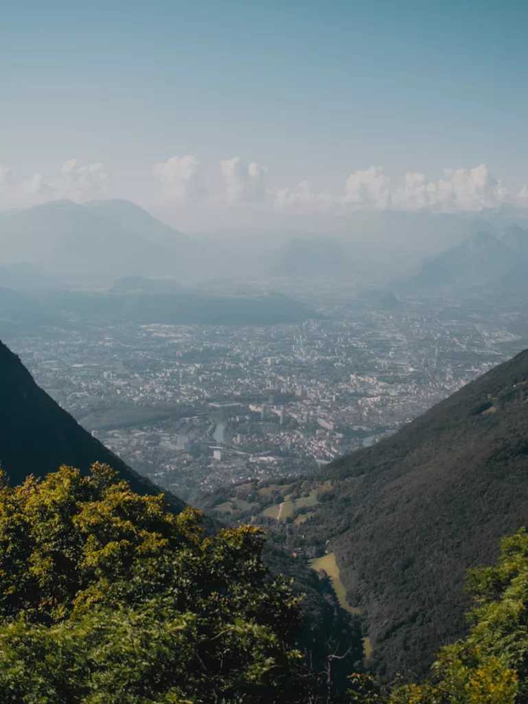 panorama vers grenoble depuis la randonnée de l'écoutoux
