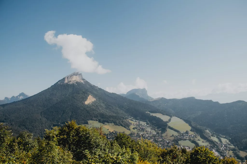 Sommet de Chamechaude Observé depuis la randonnée de l'écoutoux.