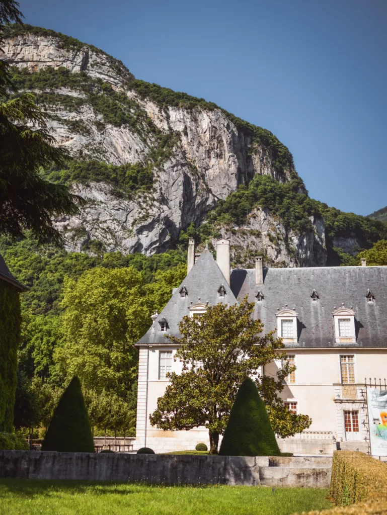 Château de Sassenage à proximité de Grenoble pour une randonnée accessible en transport en commun