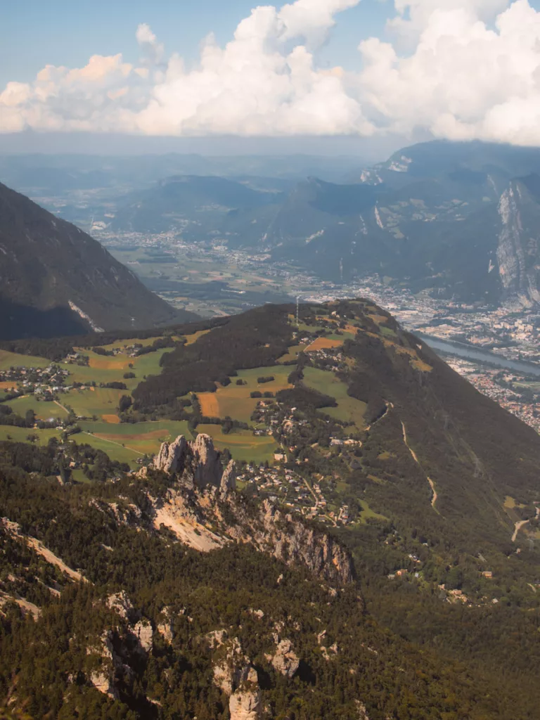 Les trois pucelles et le plateau de saint nizier depuis le sommet du moucherotte