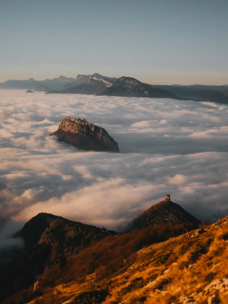 Randonnée au Charmant som, vue depuis la Pinéa sur la mer de nuages au dessus de Grenoble