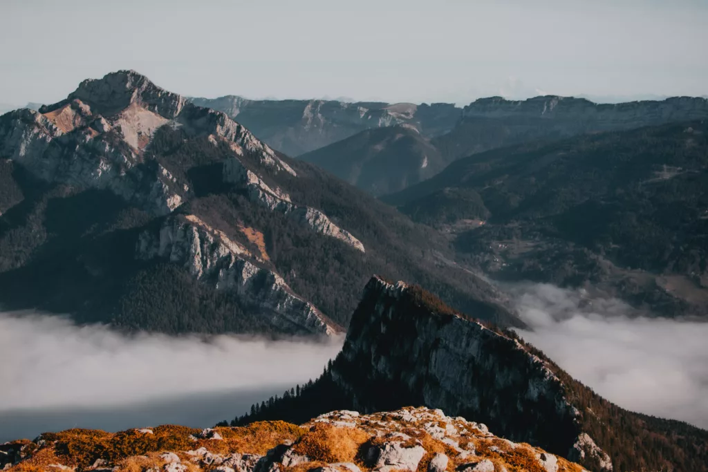 Randonnée au Charmant som, vue depuis le charmant som vers l'intérieur de la chartreuse.