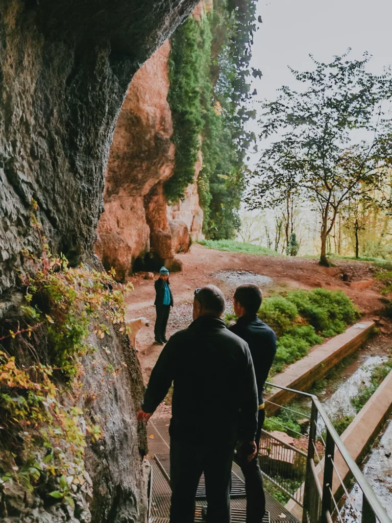 Reculée de Corveissiat en descendant vers la grottes aux chauves souris