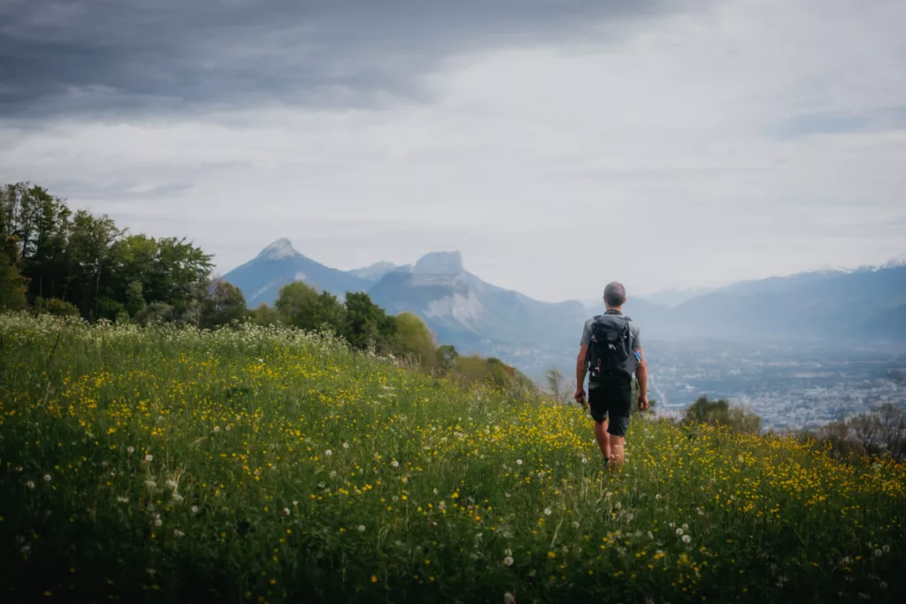 Randonnée au-dessus de Grenoble, direction la tourbière du Peuil. Accès simple en transport en commun, et vue royalement ouverte sur la Chartreuse.