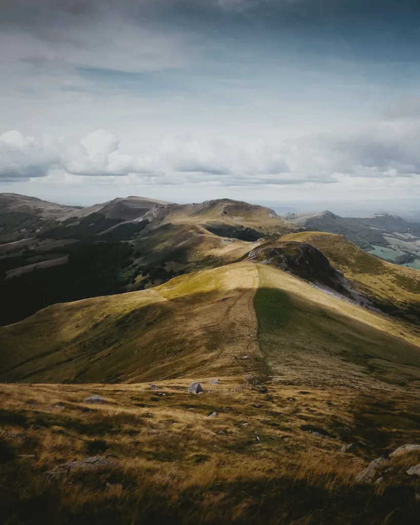 Trek dans le cantal, les enchainement de jolies crêtes.