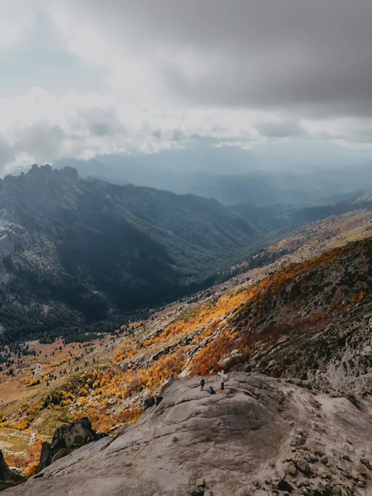 Le Monte Incudine en Corse du Sud sur le GR20 en automne, vu du ciel.