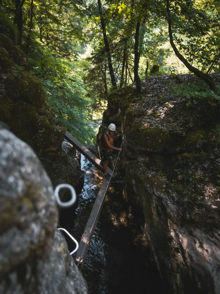 Via Ferrata de Bellevaux : la cascade des Nants dans le massif du Chablais en haute-Savoie.