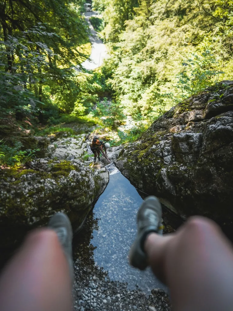 Photo de via ferrata en France, parcours de la cascade des Nants au village de Bellevaux proche de la Suisse en Haute-Savoie.