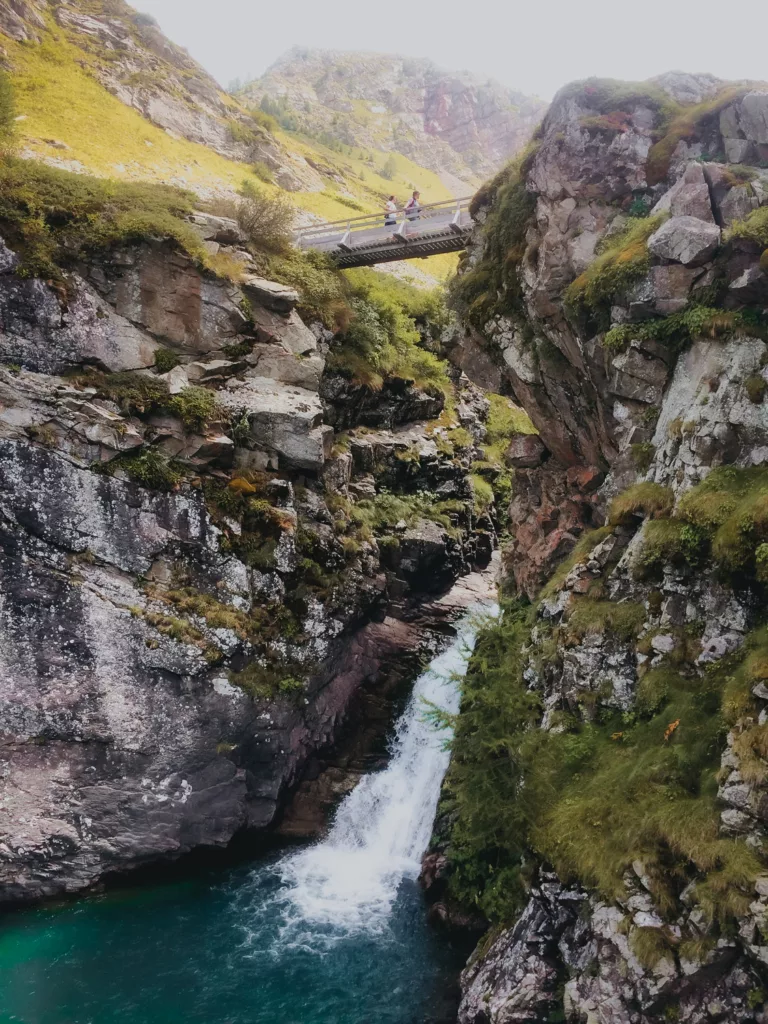 Le saut du Laïre dans la vallée de Prapic dans les Hautes-Alpes.
