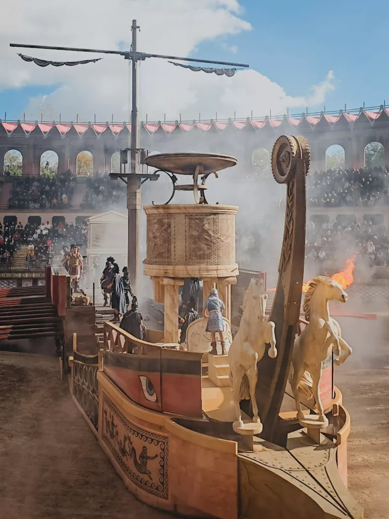 Puy du Fou, spectacle du Signe du Triomphe. Parc d'attraction en Vendée.