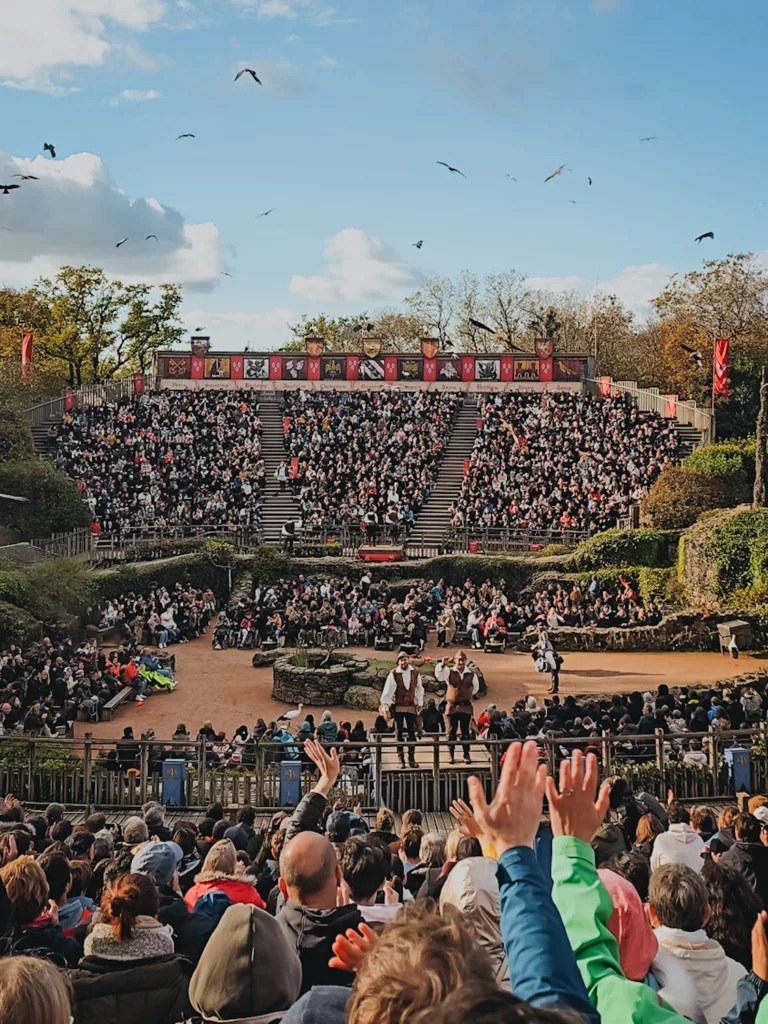 Spectacle Le Bal des Oiseaux Fantômes au Puy du Fou, parc d'attraction en Vendée, France.