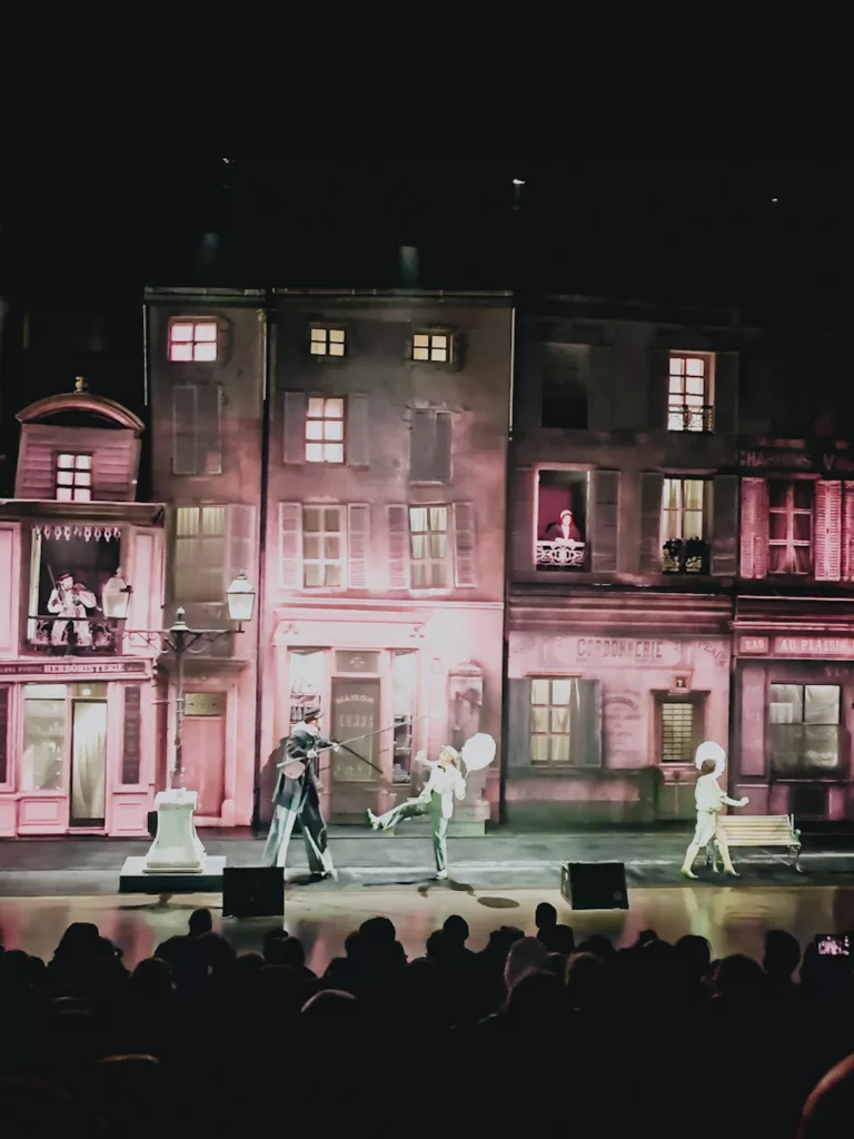 Spectacle du Mime et l'Étoile au Puy du Fou, parc d'attraction en Vendée (France).